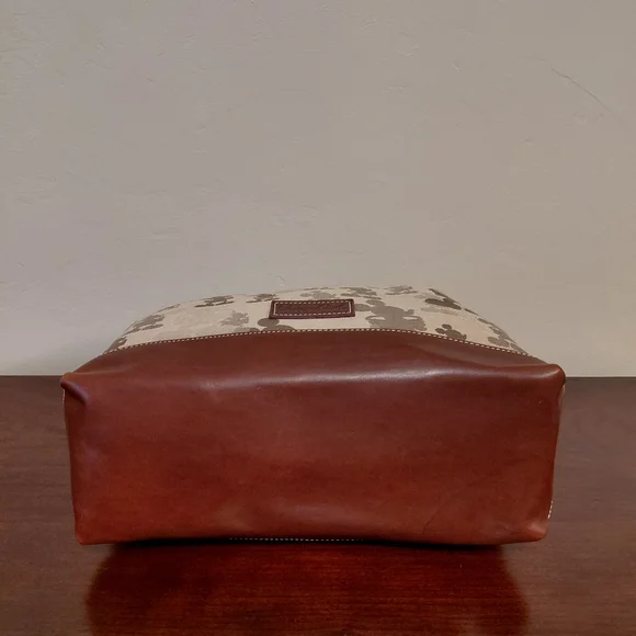 Dooney & Bourke Disney Parks Tonal Mickey Mouse Shoulder Bag - Champsac - Picture 10 of 15